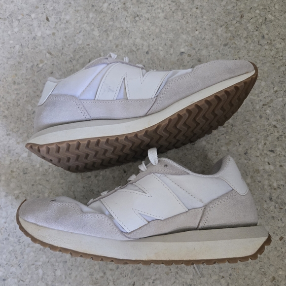 New Balance 237 - Picture 9 of 15